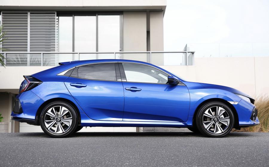  Honda Civic VTi-LX Hatchback 2017 года  (AU) (фото 21 из 40)
